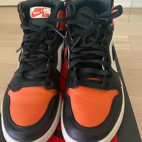 Jordan 1 Retro High
Satin Shattered Backboard (W) - Picture 3 of 4